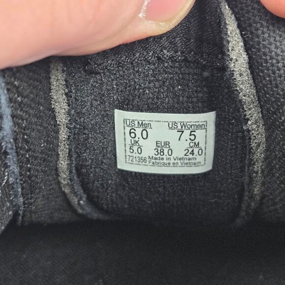 Vans Womens 7.5 Sk8-Low Black Tiger Faux Fur Athletic Gym Daily Skating Sneakers - Picture 14 of 14